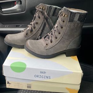 Earth Origins Boots brand new in box never worn